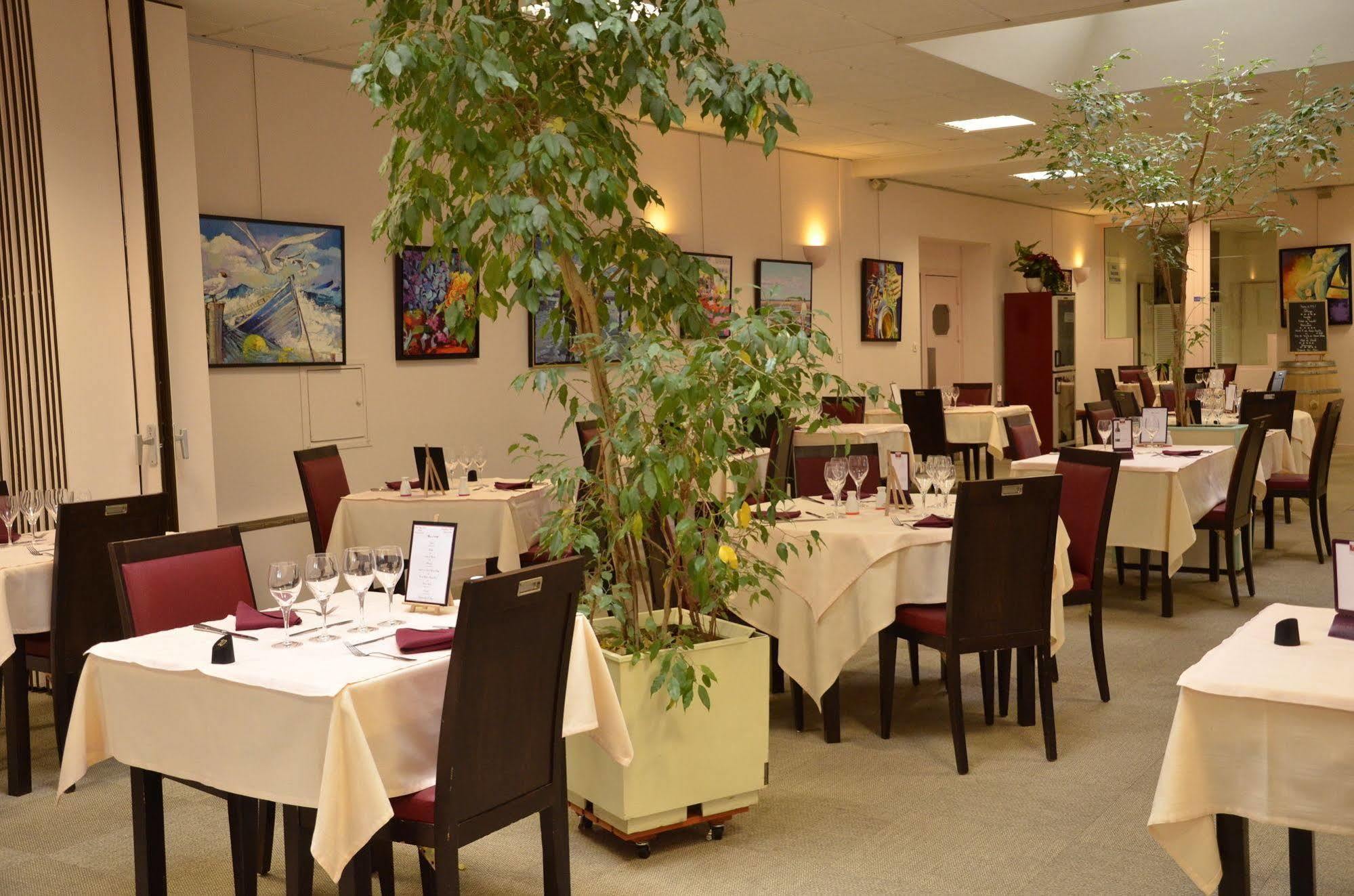 Logis Hotel Noemys Brive - Restaurant Le Teinchurier Eksteriør bilde